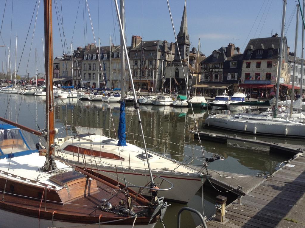 Chambre Le Nid Du Phare Avec Jacuzzi Honfleur Zimmer foto